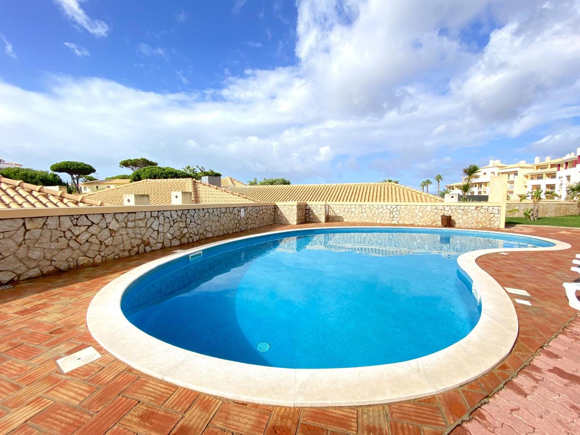 Albufeira Sunny Style With Pool By Homing Apartment Luaran gambar
